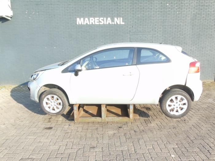 Kia Rio III 1.2 CVVT 16V Sloopvoertuig (2012, Beige)