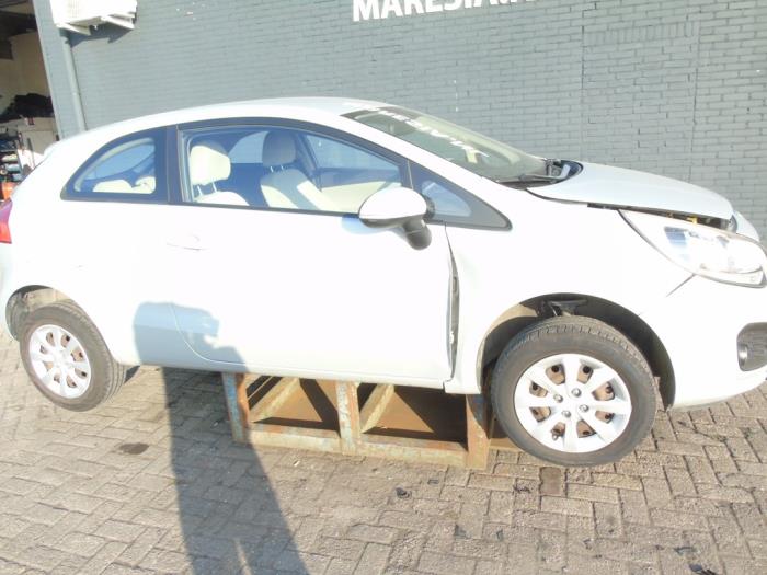 Kia Rio III 1.2 CVVT 16V Sloopvoertuig (2012, Beige)