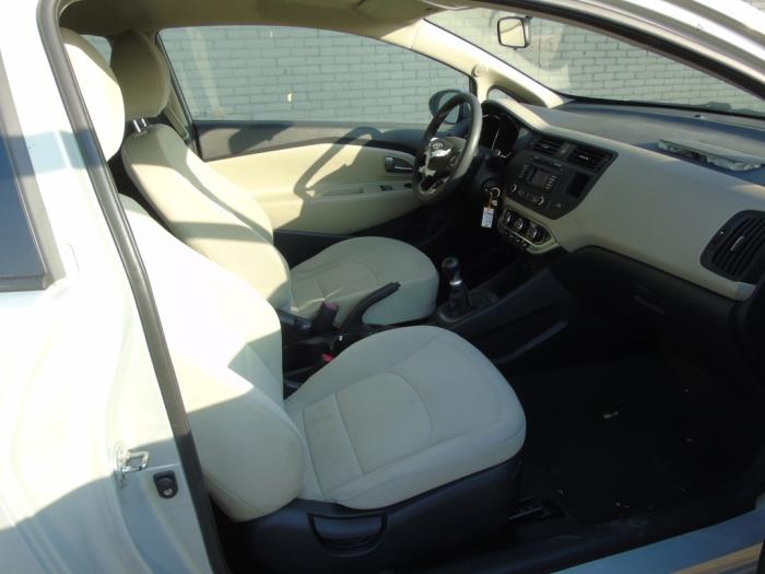 Kia Rio III 1.2 CVVT 16V Sloopvoertuig (2012, Beige)
