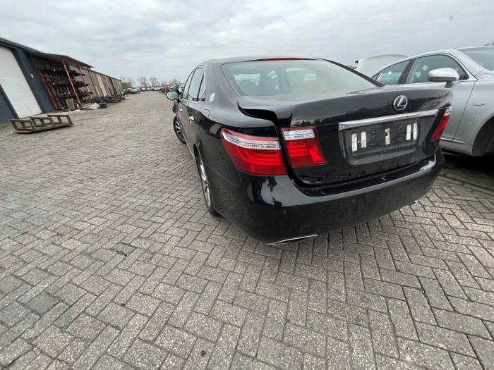 Lexus LS 600h 5.0 32V VVT-i Sloopvoertuig (2007, Zwart)