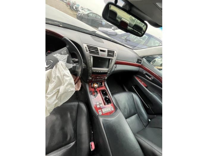 Lexus LS 600h 5.0 32V VVT-i Sloopvoertuig (2007, Zwart)