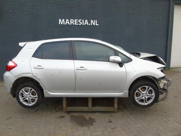 Toyota Auris 1.4 D-4D-F 16V Sloopvoertuig (2010, Metallic, Zilver)