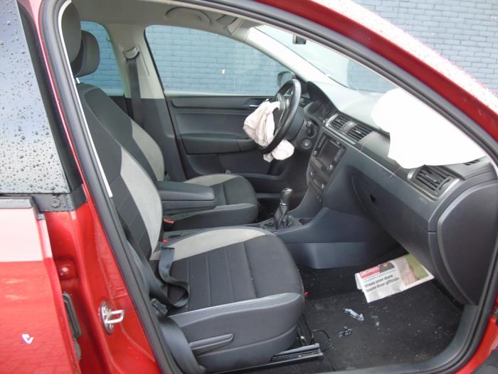 Skoda Rapid 1.2 TSI 16V Sloopvoertuig (2016, Rood)