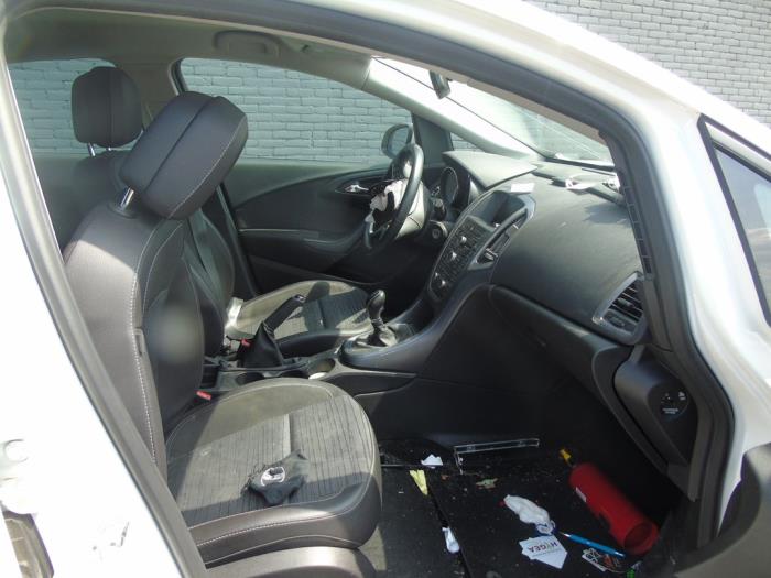 Opel Astra J 1.4 16V ecoFLEX Sloopvoertuig (2014, Wit)