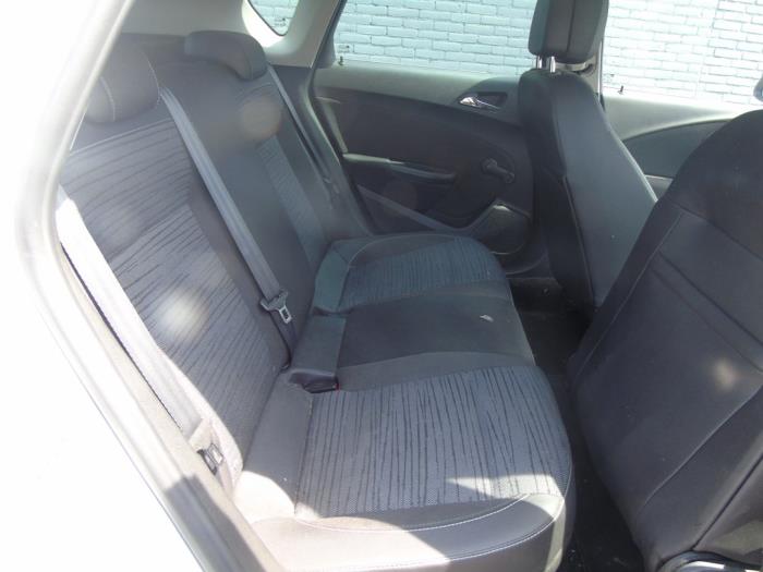 Opel Astra J 1.4 16V ecoFLEX Sloopvoertuig (2014, Wit)