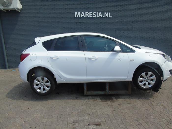 Opel Astra J 1.4 16V ecoFLEX Sloopvoertuig (2014, Wit)