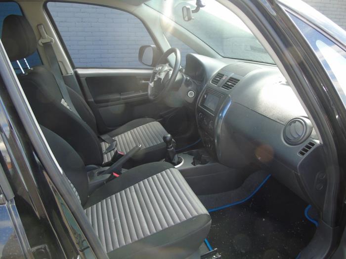 Suzuki SX4 1.6 16V 4x2 Sloopvoertuig (2010, Donker, Zwart)