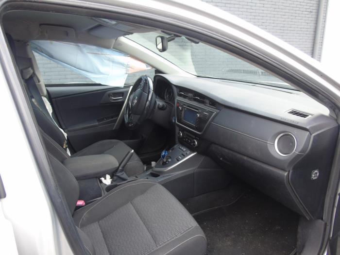 Toyota Auris Touring Sports 1.8 16V Hybrid Sloopvoertuig (2015, Grijs)