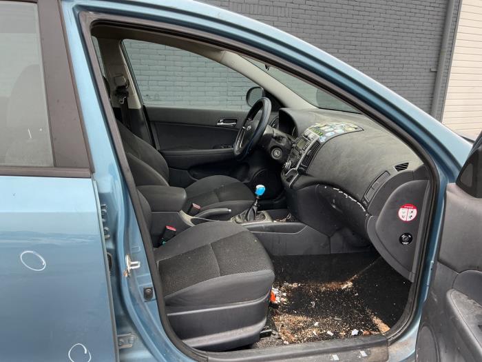 Hyundai i30 Crosswagon 1.4 CVVT 16V Sloopvoertuig (2010, Blauw)