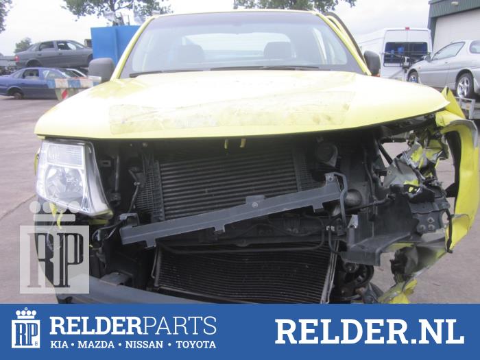 Nissan Navara 2.5 dCi 16V 4x4 Sloopvoertuig (2012, Geel)