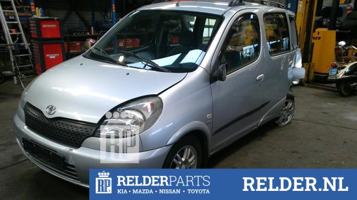 Toyota Yaris Verso 1.5 16V Sloopvoertuig (2001, Grijs)