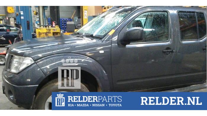 Nissan Navara 2.5 dCi 16V 4x4 Sloopvoertuig (2008, Grijs)