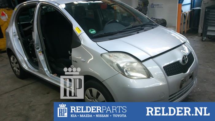 Toyota Yaris II 1.4 D-4D Sloopvoertuig (2008, Zilver)