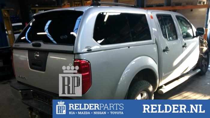 Nissan Navara 2.5 dCi 16V 4x4 Sloopvoertuig (2009, Grijs)