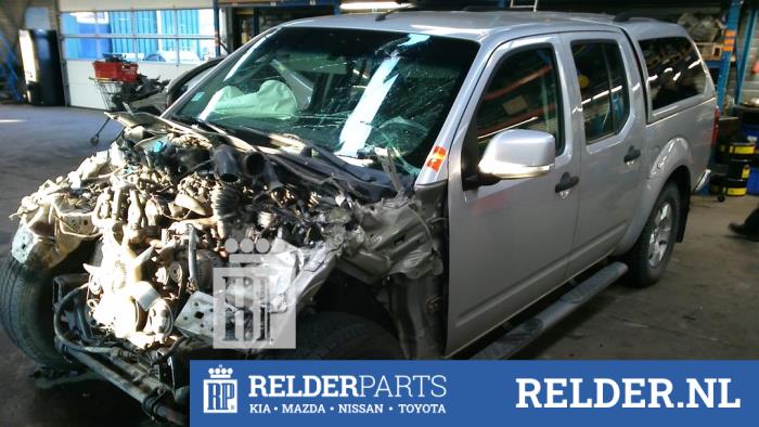 Nissan Navara 2.5 dCi 16V 4x4 Sloopvoertuig (2009, Grijs)