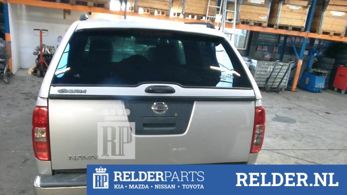 Nissan Navara 2.5 dCi 16V 4x4 Sloopvoertuig (2009, Grijs)