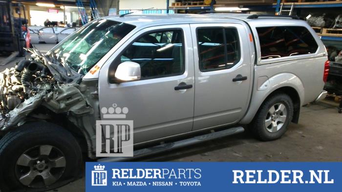 Nissan Navara 2.5 dCi 16V 4x4 Sloopvoertuig (2009, Grijs)