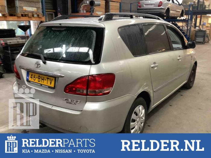 Toyota Avensis Verso 2.0 D-4D 16V Sloopvoertuig (2003, Metallic, Grijs)