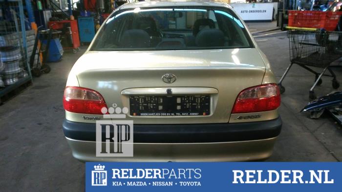 Toyota Avensis 2.0 16V VVT-i D-4 Sloopvoertuig (2000, Beige)