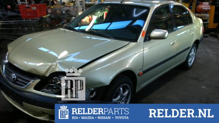 Toyota Avensis 2.0 16V VVT-i D-4 Sloopvoertuig (2000, Beige)