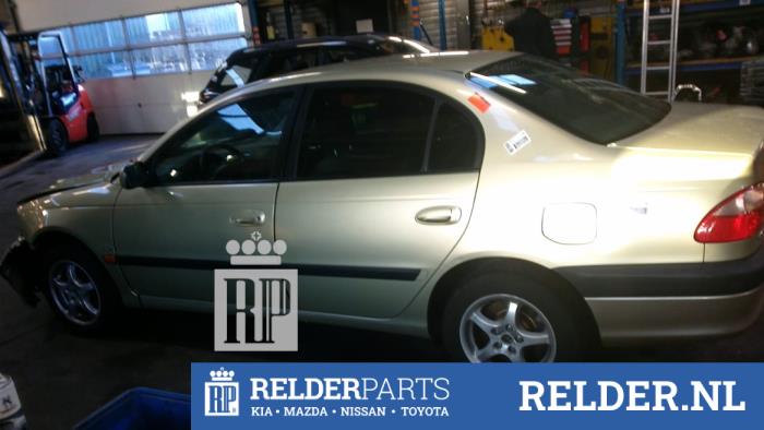 Toyota Avensis 2.0 16V VVT-i D-4 Sloopvoertuig (2000, Beige)