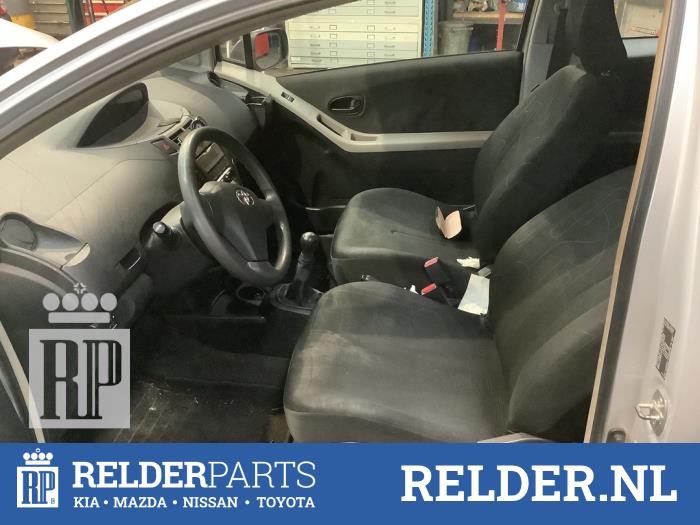 Toyota Yaris II 1.0 12V VVT-i Sloopvoertuig (2009, Grijs)