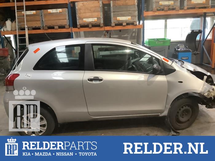 Toyota Yaris II 1.0 12V VVT-i Sloopvoertuig (2009, Grijs)