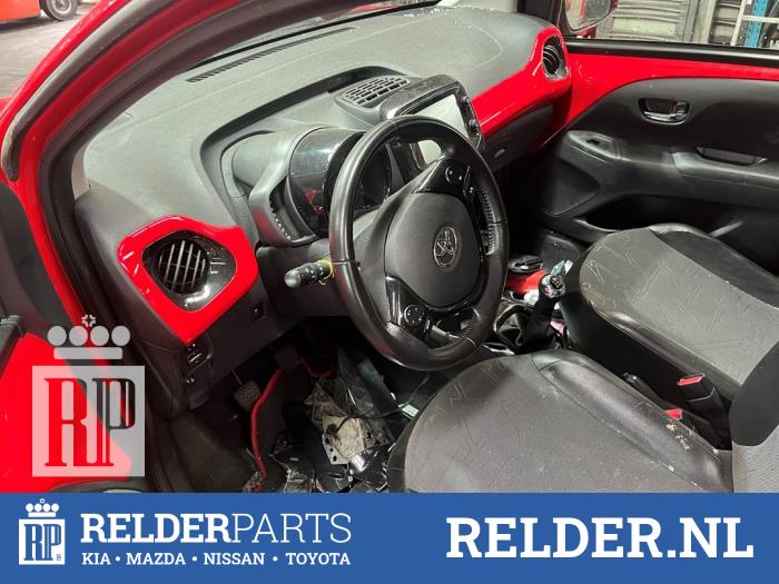 Toyota Aygo 1.0 12V VVT-i Sloopvoertuig (2017, Rood)