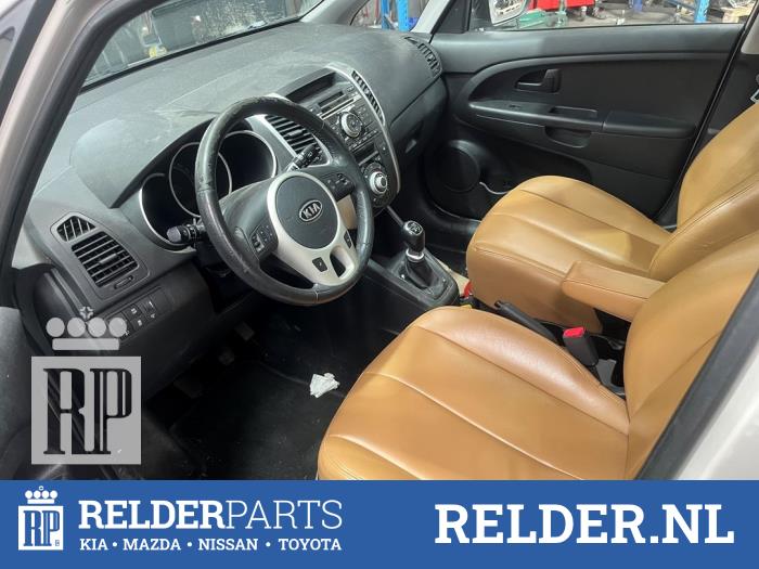 Kia Venga 1.4 CRDi 16V Sloopvoertuig (2012, Champagne)