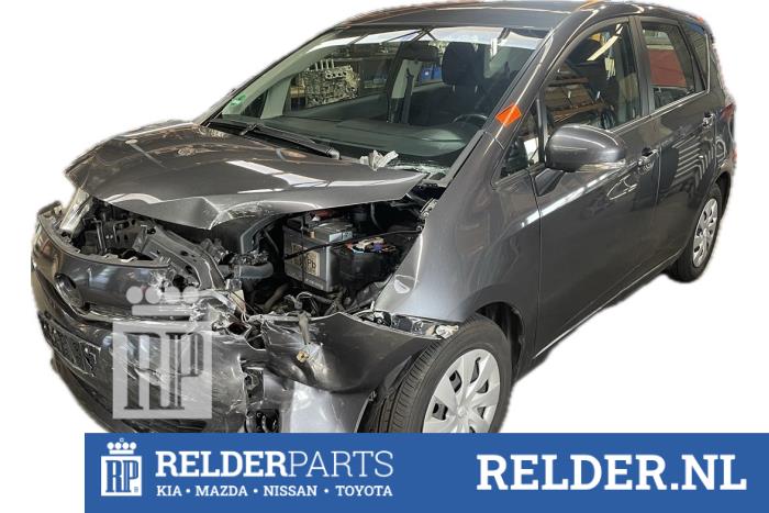 Toyota Verso S 1.33 16V Dual VVT-I Sloopvoertuig (2011, Grijs)