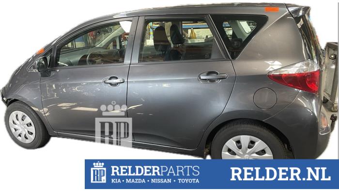 Toyota Verso S 1.33 16V Dual VVT-I Sloopvoertuig (2011, Grijs)