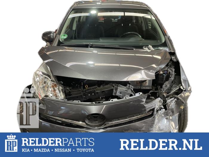 Toyota Verso S 1.33 16V Dual VVT-I Sloopvoertuig (2011, Grijs)