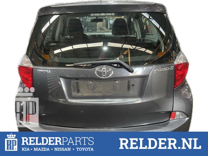 Toyota Verso S 1.33 16V Dual VVT-I Sloopvoertuig (2011, Grijs)
