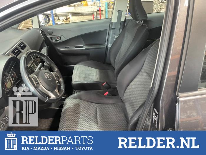 Toyota Verso S 1.33 16V Dual VVT-I Sloopvoertuig (2011, Grijs)