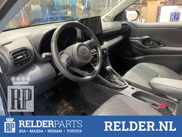 Toyota Yaris IV 1.5 12V Hybrid 115 Sloopvoertuig (2024, Groen)