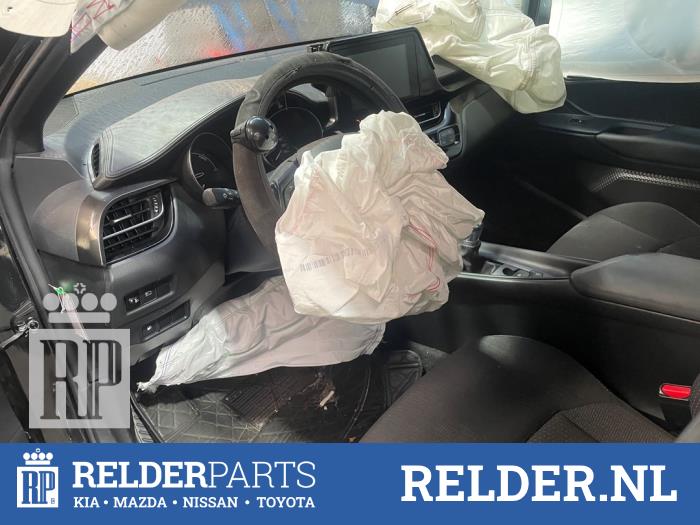 Toyota C-HR 1.8 16V Hybrid Sloopvoertuig (2019, Zwart)