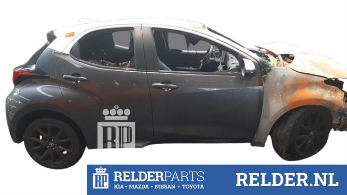 Toyota Yaris IV 1.5 12V Hybrid 115 Sloopvoertuig (2022, Grijs)