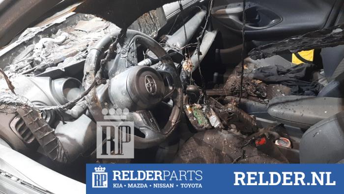 Toyota Yaris IV 1.5 12V Hybrid 115 Sloopvoertuig (2022, Grijs)