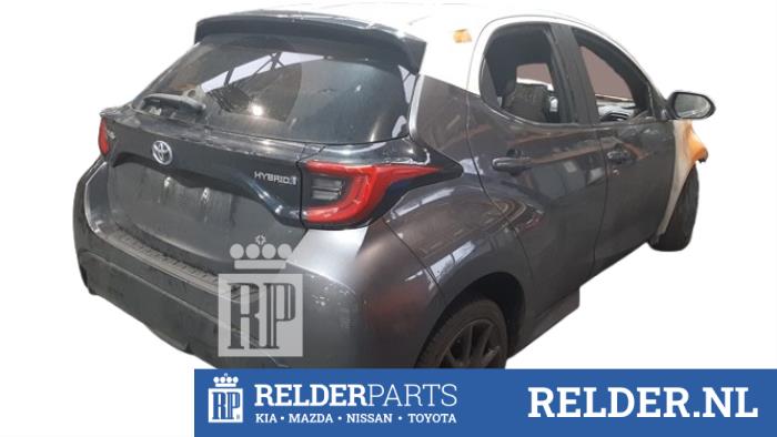 Toyota Yaris IV 1.5 12V Hybrid 115 Sloopvoertuig (2022, Grijs)
