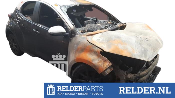 Toyota Yaris IV 1.5 12V Hybrid 115 Sloopvoertuig (2022, Grijs)