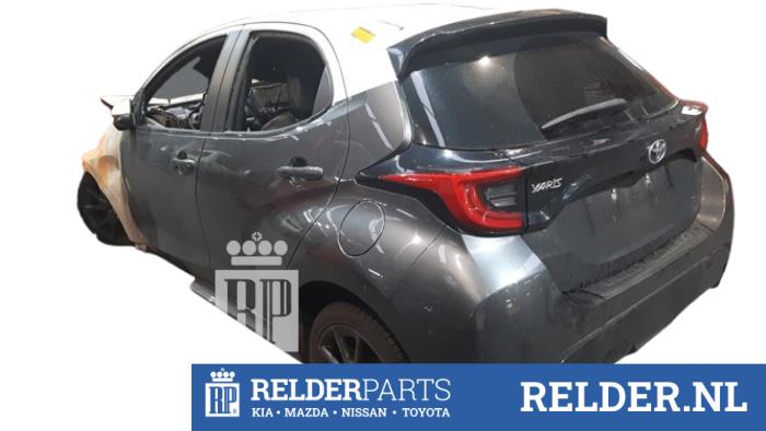 Toyota Yaris IV 1.5 12V Hybrid 115 Sloopvoertuig (2022, Grijs)