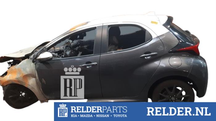 Toyota Yaris IV 1.5 12V Hybrid 115 Sloopvoertuig (2022, Grijs)
