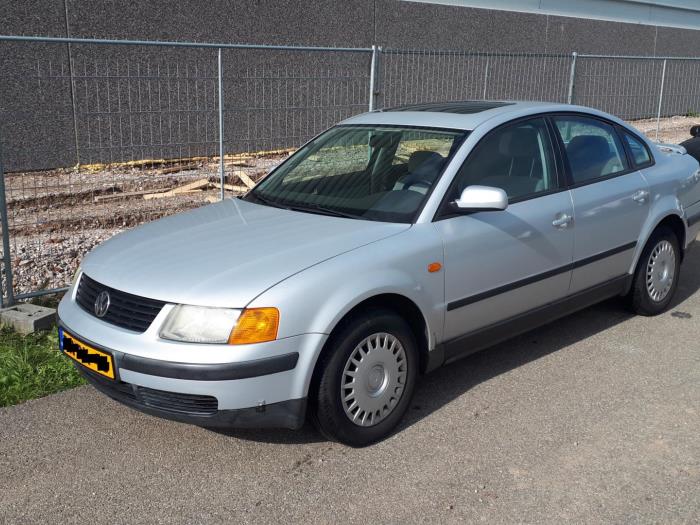 Volkswagen Passat 1.8 20V Sloopvoertuig (1997, Grijs)