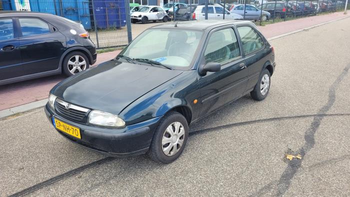 Mazda 121 1.3i LX,GLX Sloopvoertuig (1998, Groen)