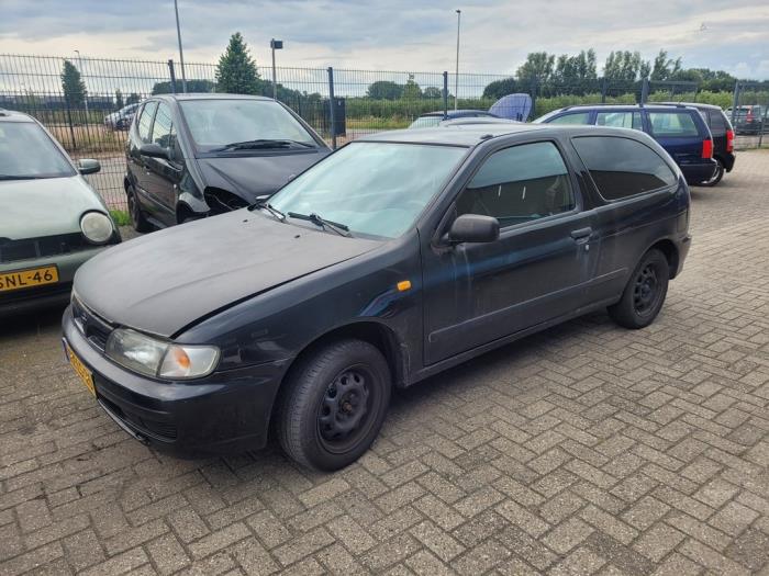 Nissan Almera 1.6 GX,SLX,SR 16V Sloopvoertuig (1997, Zwart)