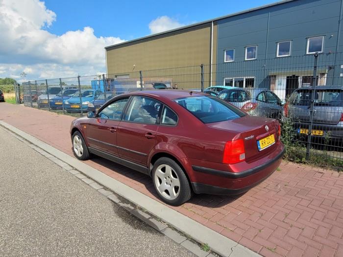 Volkswagen Passat 1.6 Sloopvoertuig (1997, Rood)