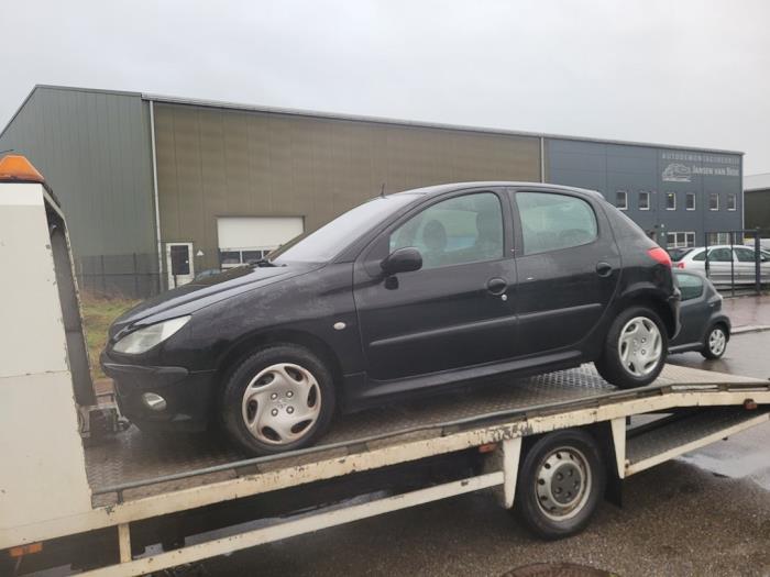 Peugeot 206 1.4 XR,XS,XT,Gentry Sloopvoertuig (2003, Zwart)