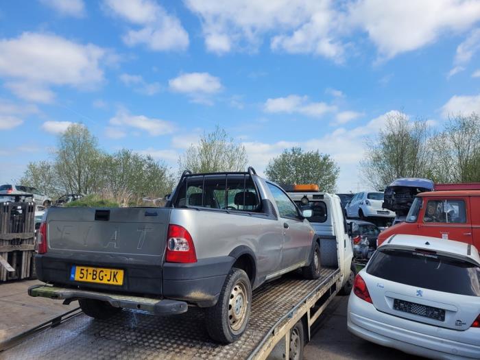 Fiat Strada 1.9 D Sloopvoertuig (2002, Graniet)