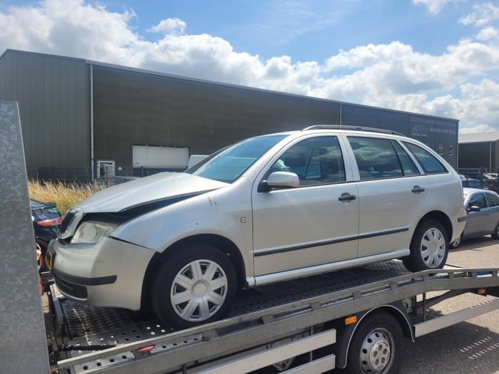 Skoda Fabia 1.4i 16V Sloopvoertuig (2004, Grijs)