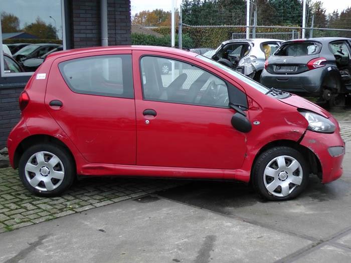 Toyota Aygo 1.0 12V VVT-i Sloopvoertuig (2007, Rood)